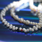 The LeBijouBijou_Funky_Pearls_The Le BijouBijou Funky Necklace is made with Freshwater_Pearls_Trendy_Pearls_Mood_Close-Up