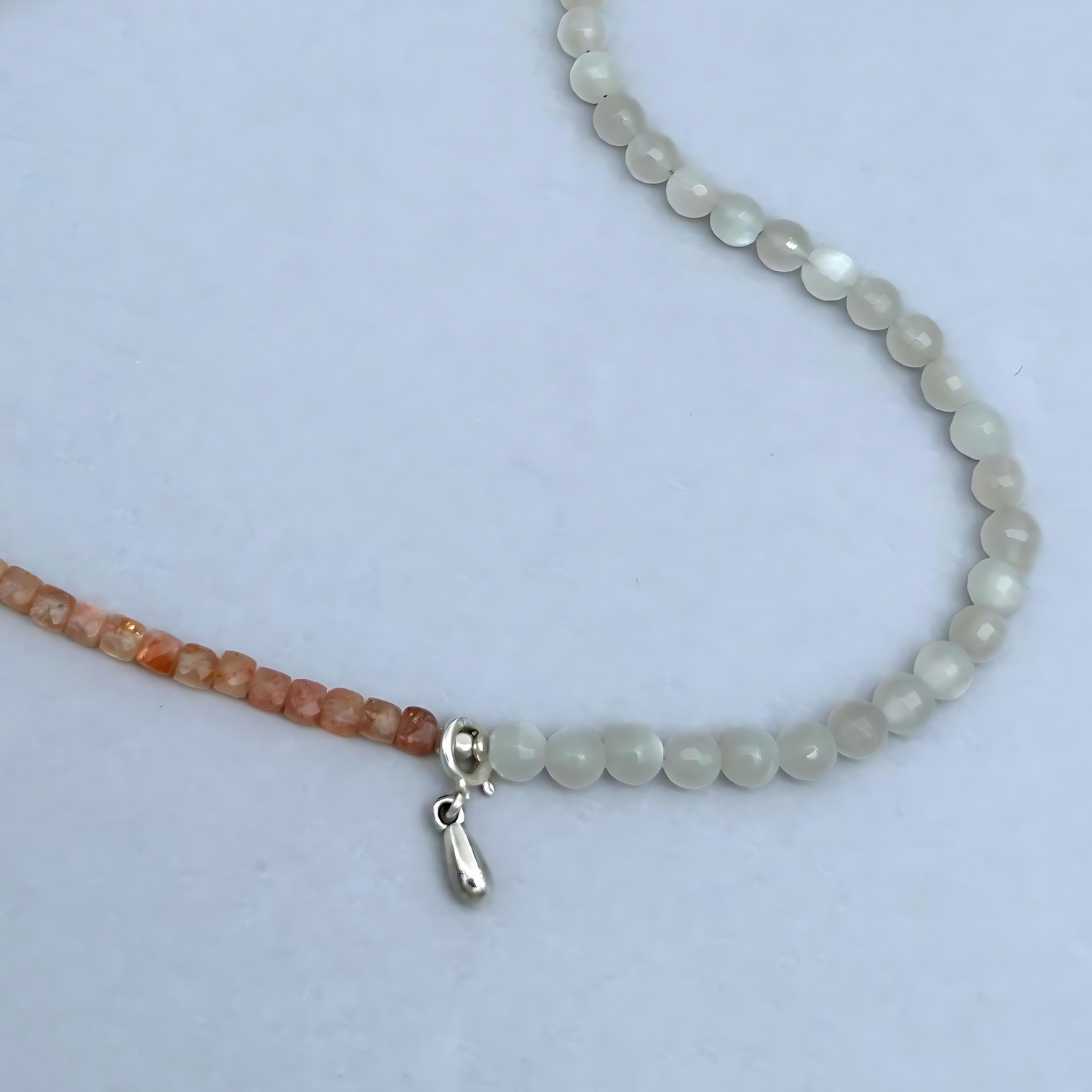 The soft feminine energy of Moonstones combined with the joyful vibes of Sunstone and the motivating powers of Labradorite gives this necklace a unique aura. Detail