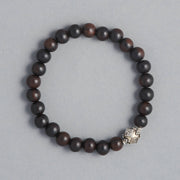 The ALEC Men beaded bracelet is made with Ebony and as a centerpiece there is a beautiful sterling silver bead. 